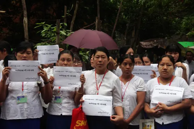 ဒေါက်တာအောင်ဇော်ပြန်လွတ်ရေးအတွက် ဝန်ထမ်းအများအပြားက ဆန္ဒထုတ်ဖော်တောင်းဆိုတာတွေလည်းရှိခဲ့