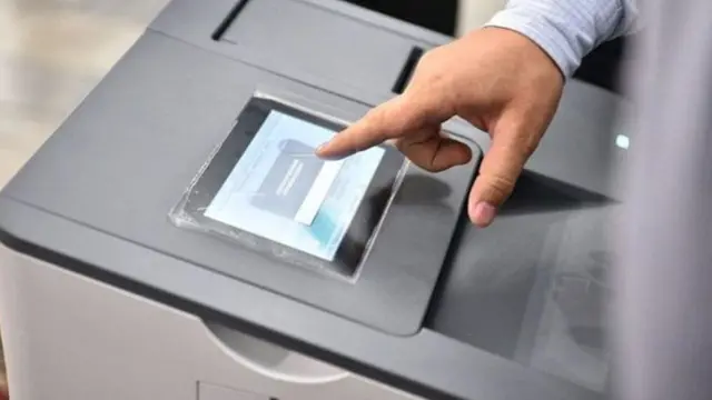 Кыргызстан эгемендик алгандан бери жетинчи ирет президенттик шайлоо өткөрүү алдында турат.