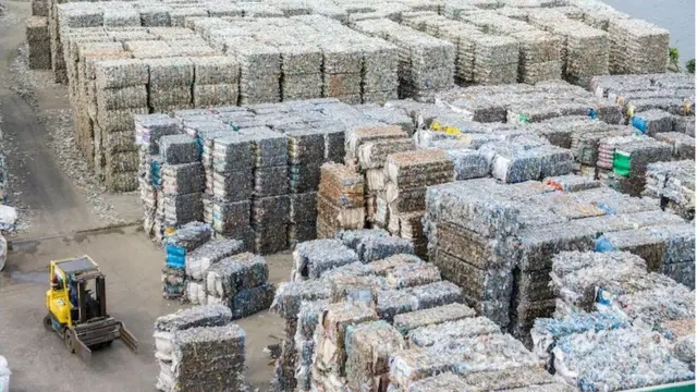 ขยะขวดพลาสติก