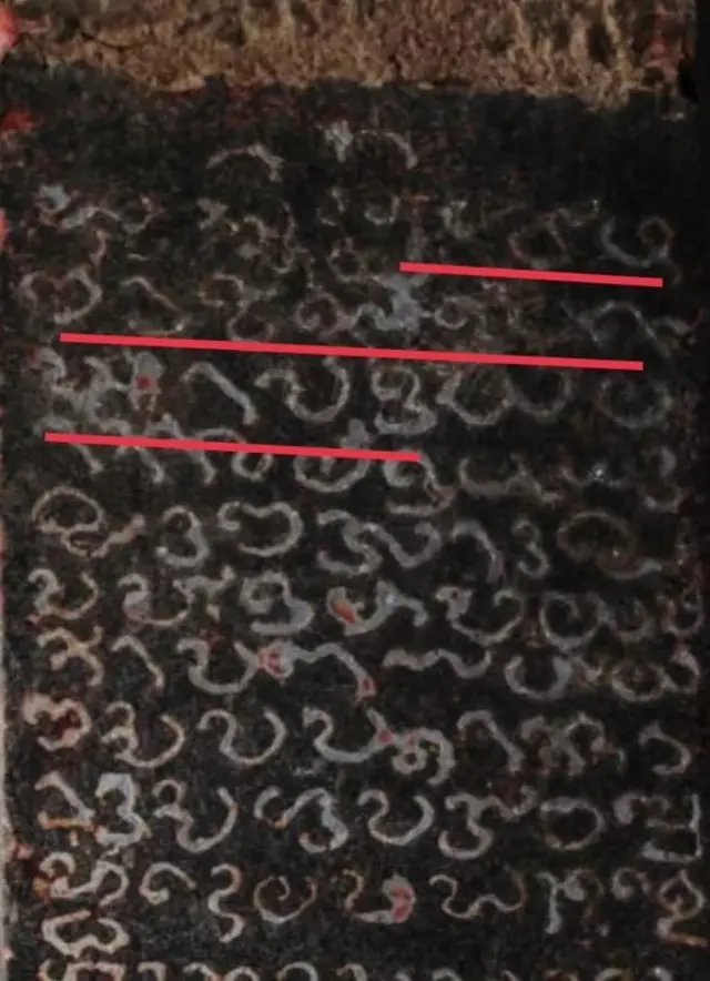 ழன் தலைக் கொண்ட வீரபாண்டியன் என பெருமையுடன் போடத்தொடங்கி பின் ஆதித்த கரிகாலரால் தலையிழந்த வீரபாண்டியனின் வட்டெழுத்துக் கல்வெட்டு சாலைகிராமத்தில் உள்ளது.