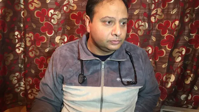 डॉक्टर नवीद का कहना है कि उनके विभाग में इंटरनेट नहीं शुरू हुआ है