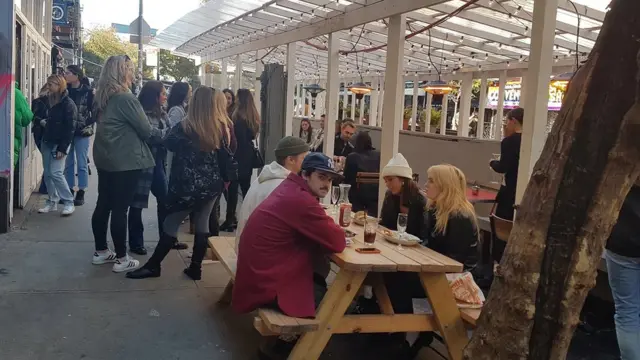 Estrutura para refeições ao ar livre em NYC