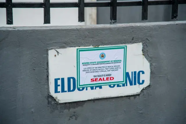 Di gate of El Dona Hospital Port Harcourt wit di seal by di Rivers State Anti-Quakery Committee.