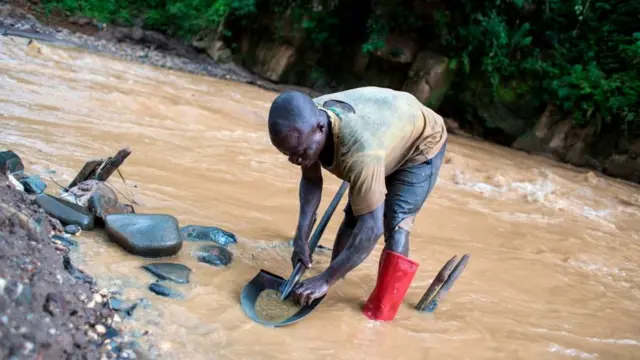 Umucukuzi wa zahabu muri Republika ya Demokarasi ya Kongo mu wa 2017