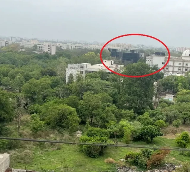 ਉਹ ਇਮਾਰਤ ਜੋ ਪਲੇਨ ਕ੍ਰੈਸ਼ ਨਾਲ ਨੁਕਸਾਨੀ ਗਈ