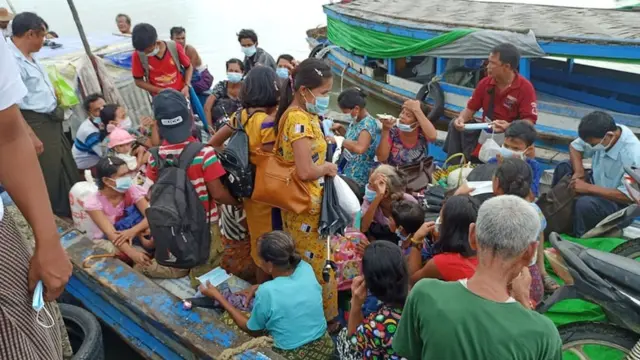 စစ်ရေးနဲ့နိုင်ငံရေးရှုပ်ထွေးနေတဲ့ရခိုင်ပြည်နယ်မှာ မဲဆန္ဒနယ်ထက်ဝက်ကျော်ကို ရွေးကောက်ပွဲမလုပ်ဖို့ ကော်မရှင်က ဆုံးဖြတ်ထားပါတယ်။