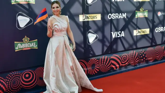 Artsvik Ermənistanı "Fly With Me" mahnısı ilə təmsil edəcək