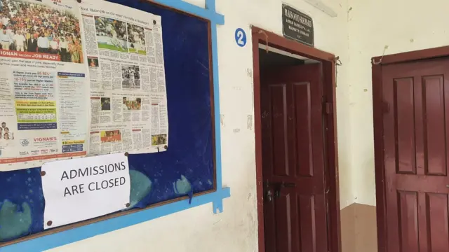 బడిఈడు పిల్లలందరికీ నిర్బంధ విద్య బోధించాలని విద్యాహక్కు చట్టం చెబుతోంది.