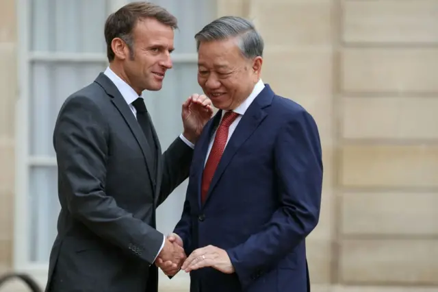 Tổng Bí thư Tô Lâm gặp Tổng thống Pháp Emmanuel Macron tại Điện Élysée, Paris hồi tháng 10/2024