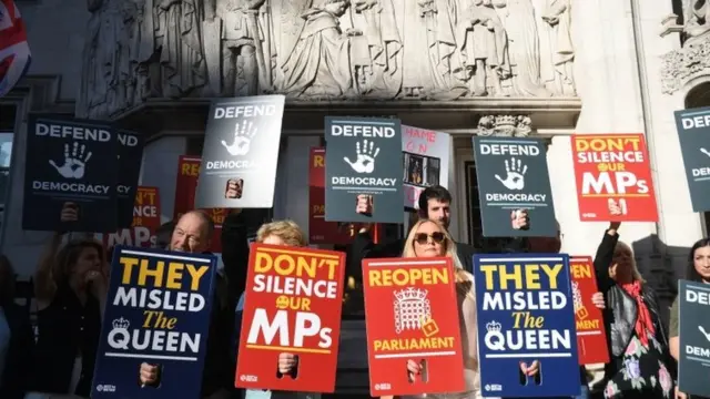 တရားရုံးချုပ်ရှေ့က ဘရက်ဇစ် ဆန့်ကျင်သူတွေ