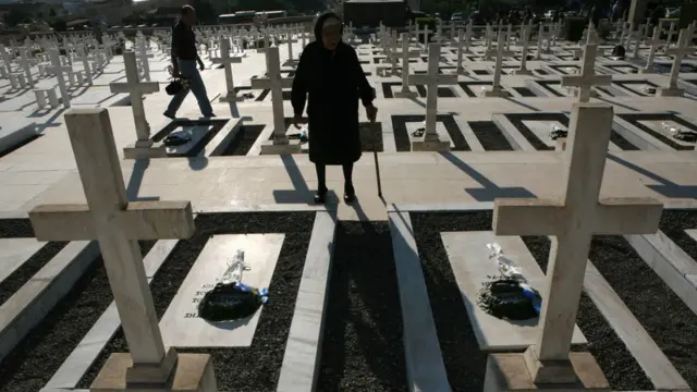 ग्रीक की थर्ड सेमेटरी