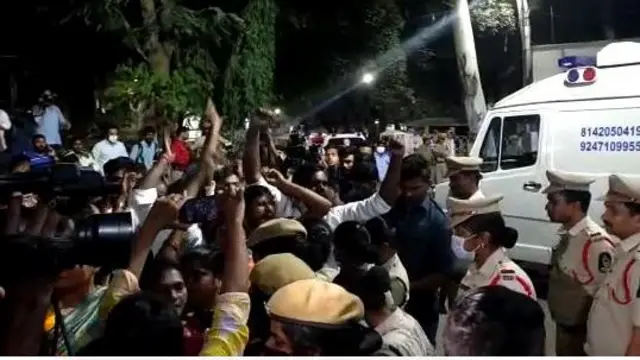 ఆందోళన చేస్తున్న గిరిజన సంఘాలు, బంధువులు