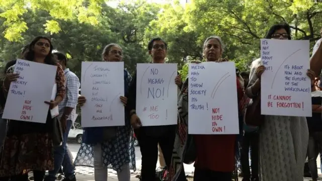 एमजे अकबर के विरोध में प्रदर्शन