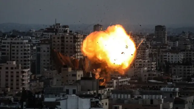 بمباران غزه ادامه دارد