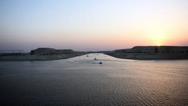 قناة السويس