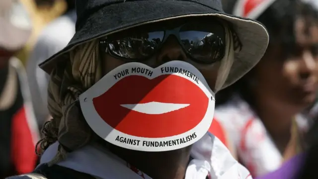 동성애자 권리 옹호 시위에 나선 사람들