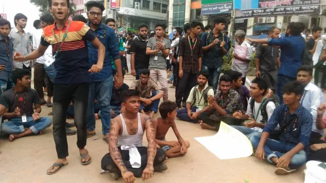 আন্দোলনরত শিক্ষার্থীদের শান্ত থেকে ঘরে ফিরে যাওয়ার আহবান জানিয়েছেন সড়ক ও সেতু মন্ত্রী ওবায়দুল কাদের