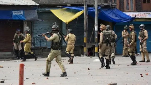 কাশ্মীরে সহিংসতায় বহু মানুষ হতাহত হয়েছেন