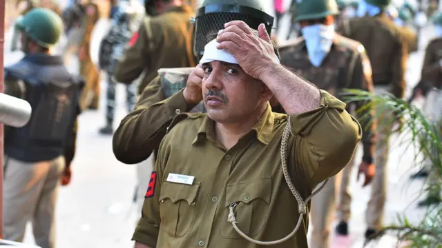 সংঘর্ষে হতাহত হয়েছেন পুলিশ কর্মীরাও