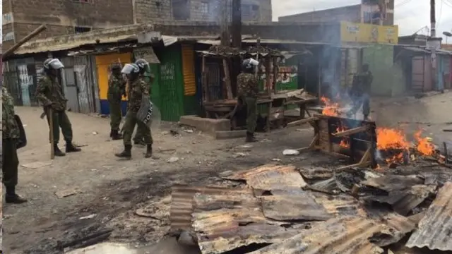 Igipolisi catanye mu mitwe n'abayoboke ba Raila Odinga i Dandora mu gisagara ca Nairobi muri Kenya