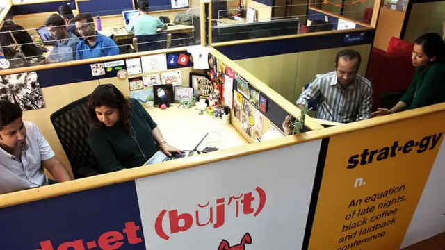 தகவல் தொழில்நுட்ப துறையில் பணிபுரிபவர்கள்