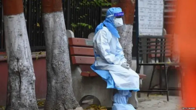 ਸਿਹਤ ਵਰਕਰ ਪੂਰੀ ਦੁਨੀਆਂ ਵਿੱਚ ਹੀ ਲਗਾਤਾਰ ਤਣਾਅ ਅਤੇ ਮਾਨਸਿਕ ਦਿੱਕਤਾਂ ਦਾ ਸਾਹਮਣਾ ਕਰ ਰਹੇ ਹਨ