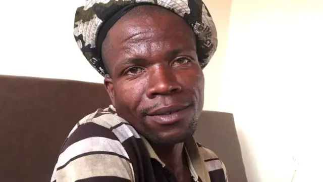 Nzabahimana Yohani utuye mu mudugu wa Horezo avuga ko ashimira leta cyane ku nzu yahawe, nubwo bwose avuga ko asa nkaho ayisonzeyemo