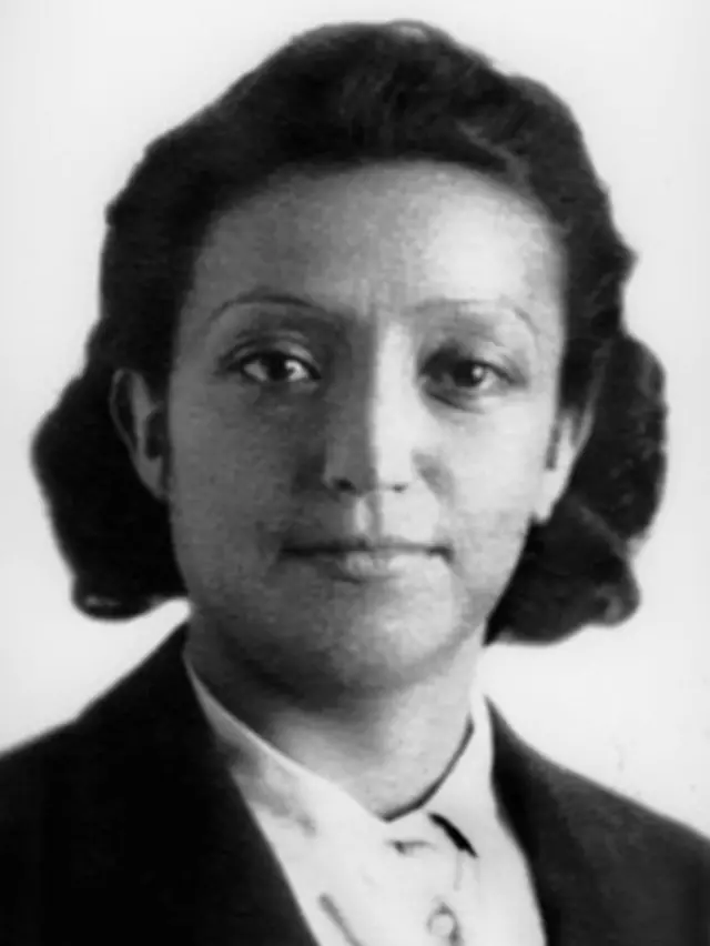 África de las Heras durante su juventud en España.