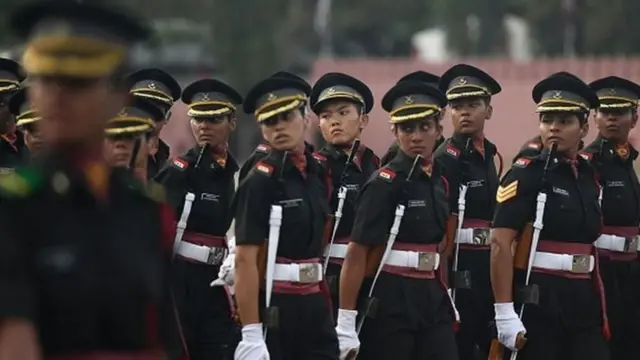 लष्करी सेवेतील मुली