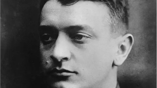 Тухачевский был музыкальный человек, играл на скрипке и любил музыку Шостаковича