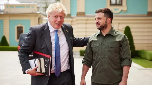Boris Johnson and Volodymyr Zelensky