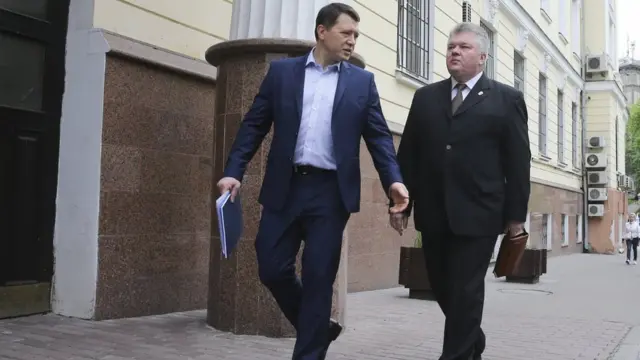 Сергій Бочковський біля будівлі ДСНС