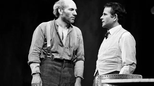 شخصية هيكي في مسرحية "مجيء رجل الثلج"