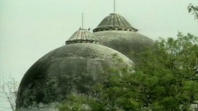 अयोध्या की बाबरी मस्जिद.