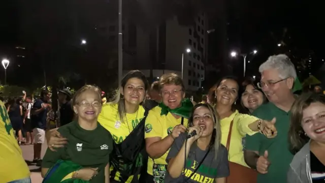 Bolsonaristas reunidos em comemoração