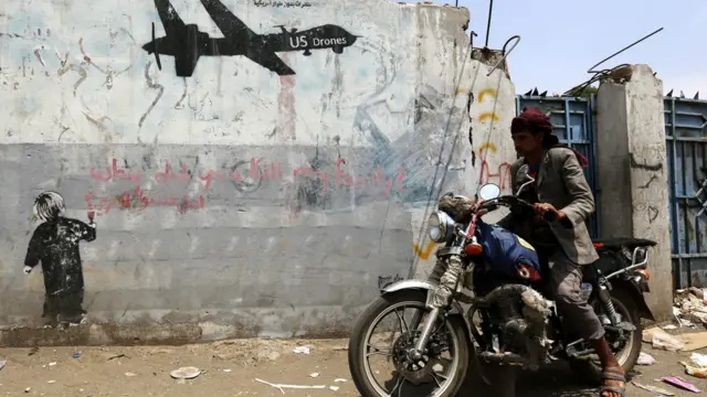 Grafiti de protesta contra los drones