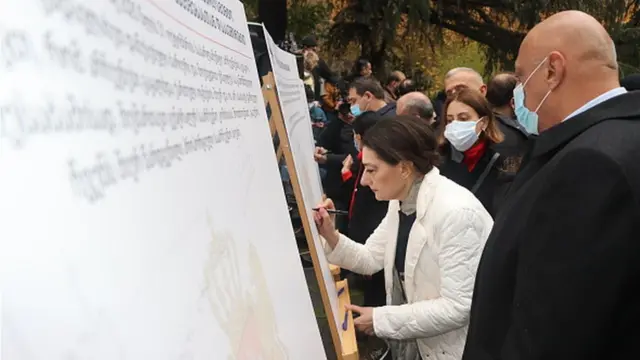 Часть оппозиционных партий в подтверждение отказа от депутатских мандатов подписала совместный меморандум