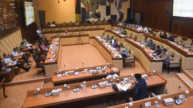 Suasana rapat dengar pendapat (RDP) DPR terkait penyelenggaraan Pemilu 2024 di kompleks Parlemen, Jakarta, Senin (5/2/2024).