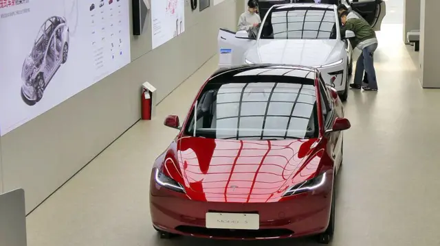 चीन में बिकने वाली नई कारों में एक-तिहाई इलेक्ट्रिक कार हैं, जो उसे मौजूदा संकट में सुरक्षा देती हैं