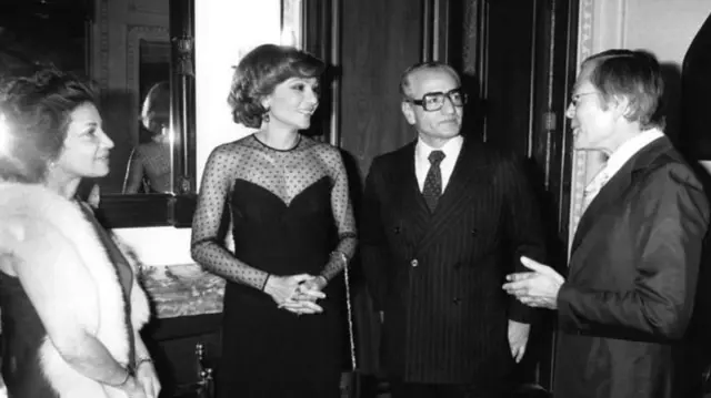 Ashraf Pahlavi (kushoto) alikabiliwa na mashtaka mengi ya ufisadi.