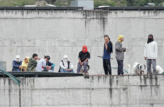 Turi cezaevinde bazı gardiyanlar çete üyeleri tarafından rehin tutuluyor