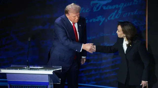 প্রেসিডেন্ট পদপ্রার্থী ডোনাল্ড ট্রাম্প এবং তার প্রতিদ্বন্দ্বী কমালা হ্যারিস। 