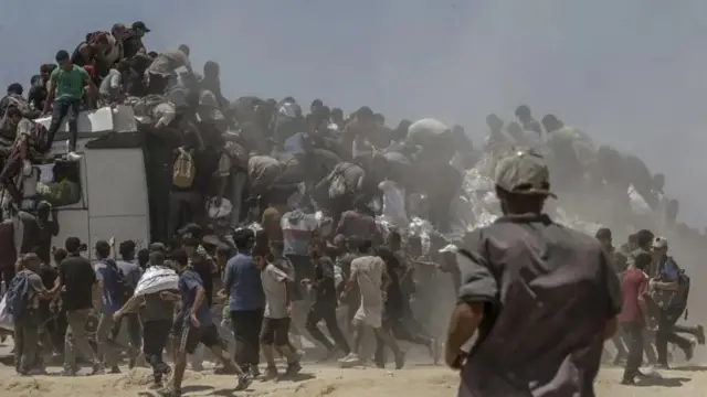 Оч одамлар ёрдам машинасига ташландилар