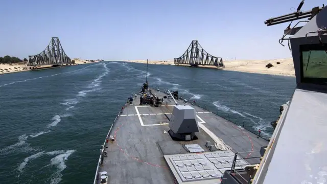 Doonii waraanaa Masrii Siwiiz Kaanaal irratti