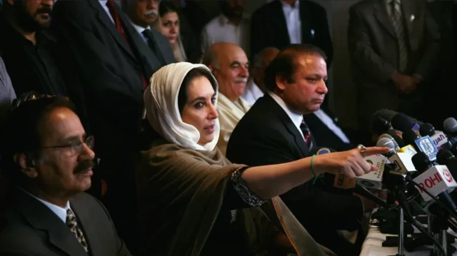 လွန်ခဲ့တဲ့ ၁၆ နှစ် ၂၀၀၇ ခုနှစ်တုန်းက ရှာရစ်ဖ် နဲ့ အတိုက်အခံခေါင်းဆောင် ဘနာဇီယာ ဘူတိုတို့ကို အတူတွေ့မြင်ရစဉ် 