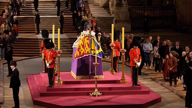 ኣደ ንግስቲ ኣብ ዝተቐብራሉ እዋን፡ ኣሽሓት ሰባት ተሳቲፎም እዮም