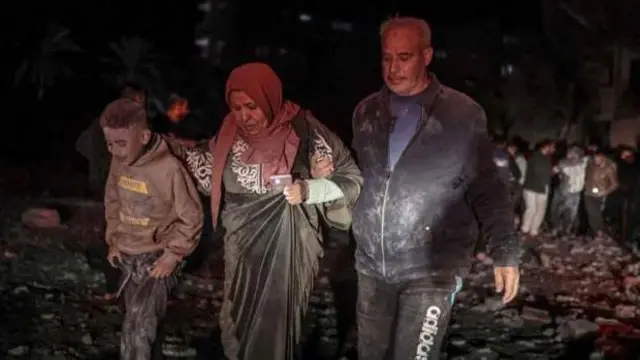 দেইর আল বালাহ এলাকায় ইসরায়েলি হামলার পরের দৃশ্য