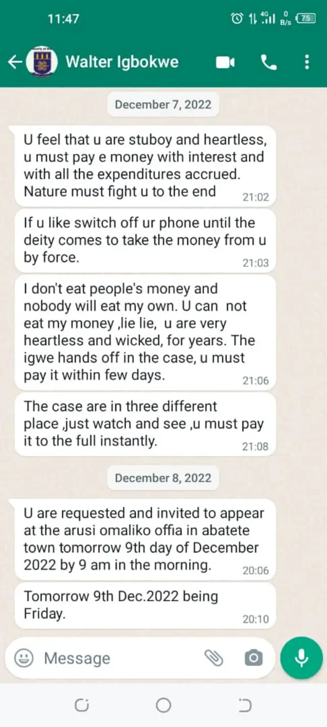 Foto Chukwuka sị na-egosi ozi iyi egwu Igbokwe zigara ya (2)