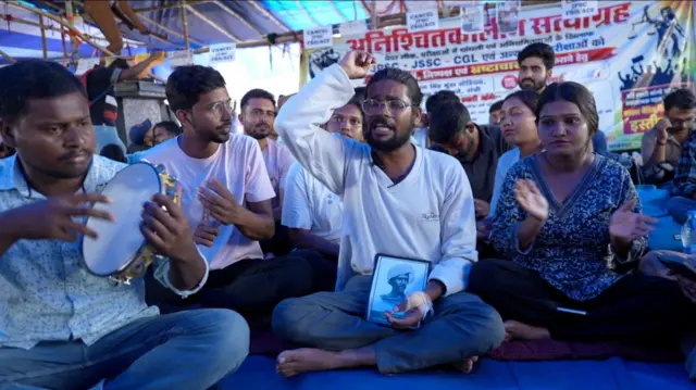 ঝাড়খণ্ডে সরকারি চাকরির পরীক্ষায় অনিয়মের অভিযোগে আন্দোলনের ছবি