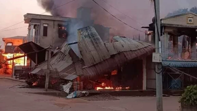 မီးလောင်မှုကြောင့် ကမ်းနီကျေးရွာက နေအိမ် ၂၁လုံး နဲ့ ကျေးရွာသား ၂ ဦး ထိခိုက်ဒဏ်ရာရခဲ့ပြီး ‌ညောင်ရိပ်ကျေးရွာမှာတော့ နေအိမ် ၁၈လုံးမီးလောင်ခဲ့တယ်လို့ ဖော်ပြထားပါတယ်။